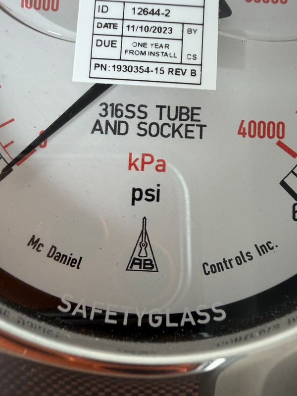 HYDRIL McDaniel Controls Pressure Gauge 316 SS Tube Socket 0-6000 PSI 40000 kPa gallery