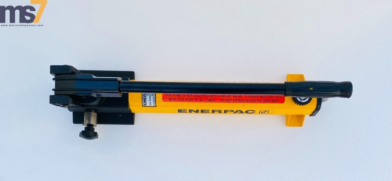 ENERPAC P2282 HIGH PRESSURE HYDRAULIC HAND PUMP 2800 BAR/40,000 PSI gallery