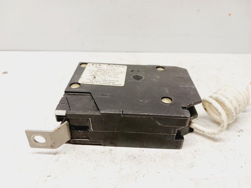 NEW EATON QBAF1020 20 AMP BOLT-ON CIRCUIT BREAKER 1P 12O VAC 10 KAIC gallery