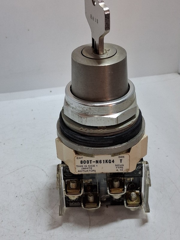 ALLEN BRADLEY 800T-N61KG4B SELECTOR SWITCH 4 POS 2NO/2NC KEY REM FROM ALL SE T