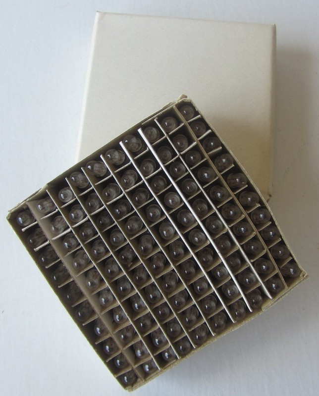 NOS Box of 100 pcs 8691 Miniature Incandescent Lamp Bulbs 10V .015A Screw Base