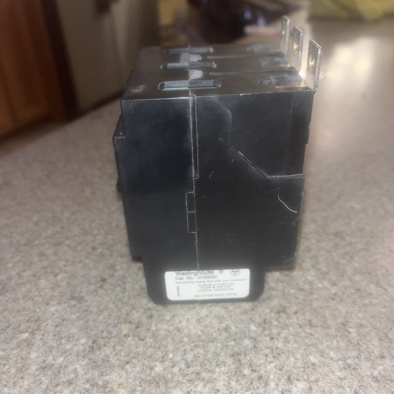 GHB3030 CUTLER HAMMER 3-Pole 30Amp 480V Circuit Breaker gallery